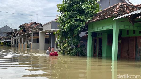 Sepekan Sudah Warga Doropayung Pati Kebanjiran