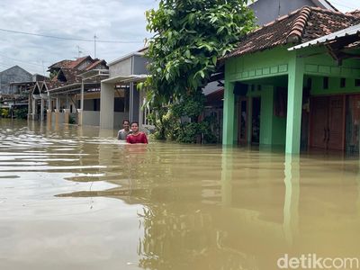 Sepekan Sudah Warga Doropayung Pati Kebanjiran