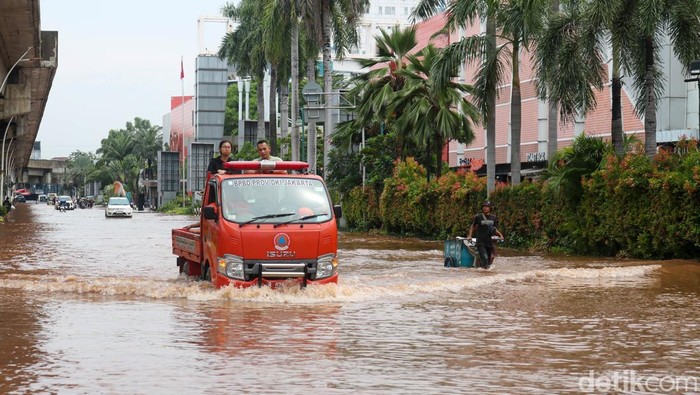 4 RT dan 12 Ruas Jalan di Jakut Terendam Banjir Malam Ini