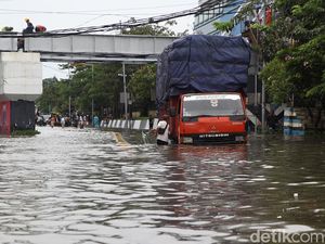 Banjir Kembali Rendam Gunung Sahari, Akses Mangga Dua Terputus