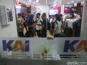 Cuaca Buruk Ganggu Jalur Kereta di Jawa, Puluhan Perjalanan Dibatalkan