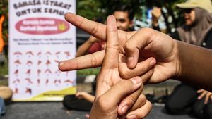 Edukasi Bahasa Isyarat Warnai Hari Tuli Nasional