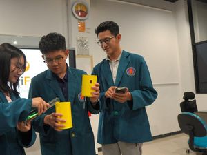 Mahasiswa Ubaya Ciptakan VeriFuel, Alat Uji Kemurnian BBM