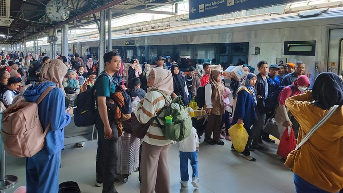 KAI Beri Kebijakan Refund 100% untuk Tiket Kereta Terdampak Bencana