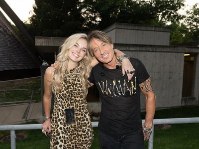 Penyanyi Muda Ini Disebut Pacar Baru Keith Urban, Beda Usia 32 Tahun Disorot