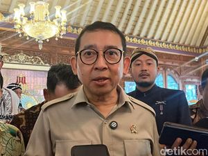 Video Kata Menbud Fadli Zon soal Alasan Pemerintah Peduli Polemik Keraton Solo