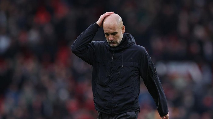 MANCHESTER, ENGLAND - JANUARY 17: Josep Pep Guardiola, head coach of Manchester City, looks dejected after the Premier League match between Manchester United and Manchester City at Old Trafford on January 17, 2026 in Manchester, England. (Photo by 