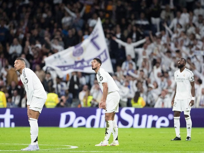Jude Bellingham, Kylian Mbappe, and Antonio Rudiger of Real Madrid watch a play on the video scoreboard during the La Liga 2024/25 match between Real Madrid and Leganes at Santiago Bernabeu Stadium in Madrid, Spain, on March 29, 2025. (Photo by Guillermo Martinez)