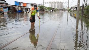 Rel Terendam Banjir, Layanan KRL Kampung Bandan-Tanjung Priok Terhenti