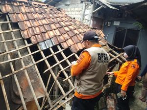 Rumah di Bogor Ambruk Imbas Hujan Deras, Penghuni Mengungsi