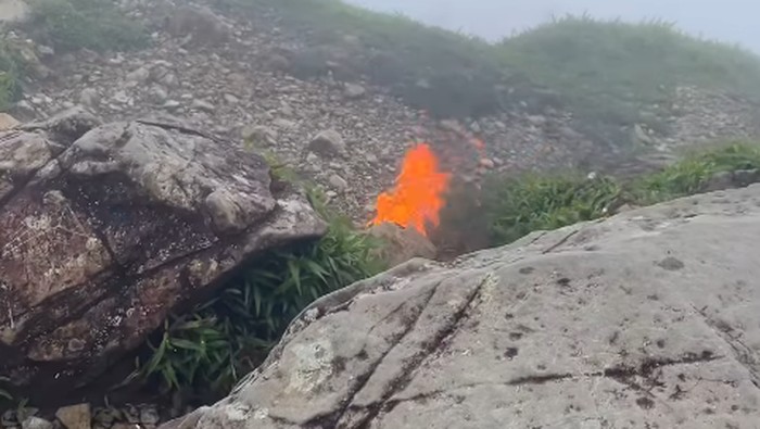 Pendaki Gunung Bulusarung Nyaris Kena Puing Pesawat ATR 42-500