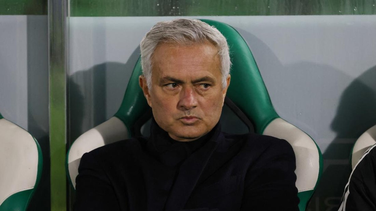 Jose Mourinho membantah sudah didekati Real Madrid. (Foto: REUTERS/Rita Franca)