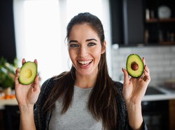 6 Buah Tinggi Protein yang Bisa Jadi Camilan Sehat untuk Diet