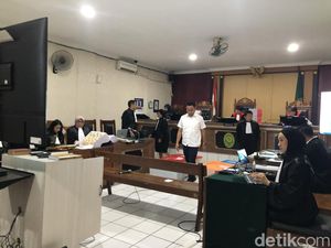 Dicecar Hakim soal Dana Hibah, Raudi Akmal Sebut Nama Harda Kiswaya