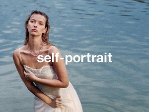 Potret Apple Martin Jadi Model Fashion, Disebut Bak Kembaran Gwyneth Paltrow