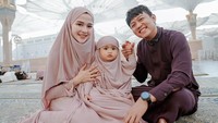 Momen Denny Caknan-Bella Bonita Ajak Cunda Umrah
