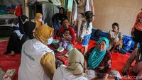 Cegah Penyakit Pascabanjir, Nakes Turun ke Pengungsian Rawa Indah