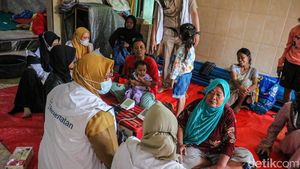 Cegah Penyakit Pascabanjir, Nakes Turun ke Pengungsian Rawa Indah