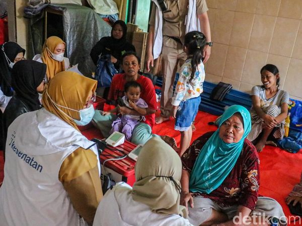 Cegah Penyakit Pascabanjir, Nakes Turun ke Pengungsian Rawa Indah