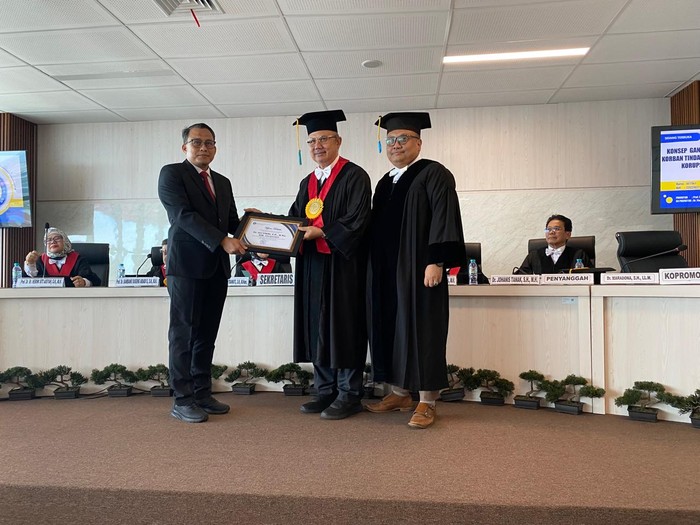Eks Jubir KPK Raih Doktor, Disertasi Fokus Ganti Rugi Korban Korupsi
