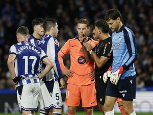 Barcelona Kalah, De Jong Kritik Wasit