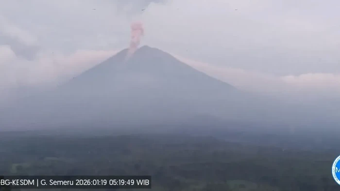 Gunung Semeru 6 Kali Erupsi Pagi Ini, Tinggi Abu Vulkanik Capai 1 Km