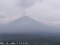 Gunung Semeru 6 Kali Erupsi Pagi Ini, Tinggi Abu Vulkanik Capai 1 Km