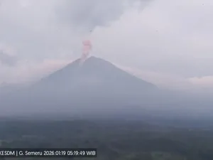 Gunung Semeru Erupsi 3 Kali Hari Ini, Tinggi Letusan Capai 1 Km