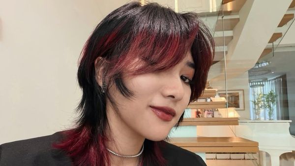Isyana Sarasvati Tampil Edgy Siap Berbagi Era Abadhi dari Eklektiko