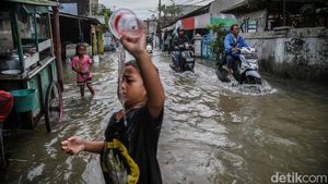 Jalan Akses Bekasi - Jakarta Masih Tergenang