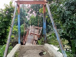 Video: Jembatan Penghubung di Probolinggo Ambruk, Siswa Sulit ke Sekolah