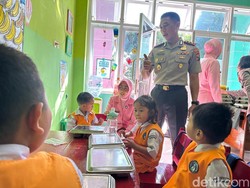 Kapolres Kediri Kota Tinjau MBG Perdana di TK Kemala Bhayangkari