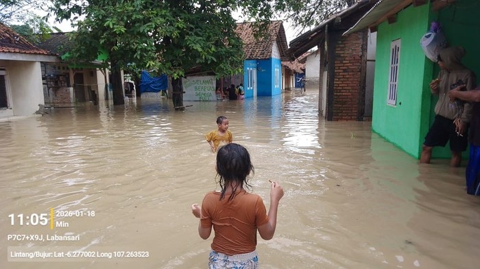 Kemensos Kirim Bantuan Logistik untuk Korban Banjir di Bekasi