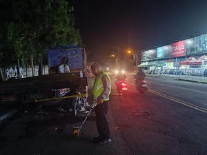 Warga Atambua Tewas Tabrak Truk Parkir di Jalan Cargo Permai Denpasar