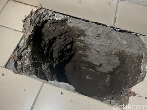 Galian di Rumah Warga Surabaya Mengeluarkan Asap dan Udara Panas