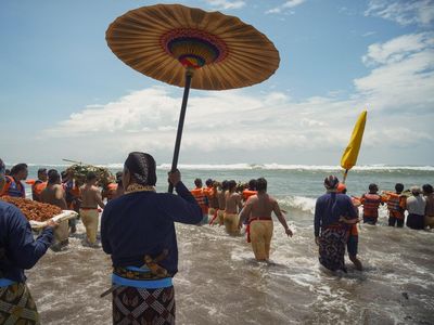 Melihat Tradisi Tahunan Labuhan Keraton Yogyakarta