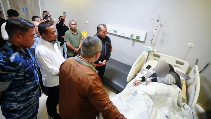 Ibu Kopilot ATR 42-500 Sakit, Menhub & Gubernur Ajak Kebahagian Keluarga