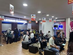 Perjalanan KA Batal Akibat Banjir, Penumpang Carter Mobil Tegal-Jakarta