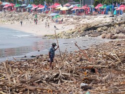Kemenpar-Pemprov Bali Bentuk Satgas Sampah Pantai Usai Disorot Prabowo