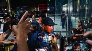 Potret Wali Kota Madiun Maidi Tiba di KPK Usai Terjaring OTT