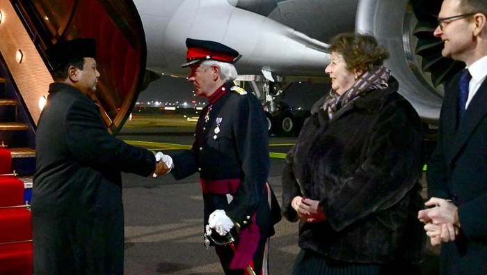 Prabowo Tiba di London, Bertemu PM Starmer dan Raja Charles III