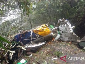 Bulusaraung Hujan Badai, Jenazah Pramugari ATR 42-500 Masih Tertahan di Lereng