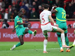 Dan Senegal yang akhirnya mencatat cerita manis di masa perpanjangan waktu. Pape Gueye bikin gol kemenangan Senegal 1-0. (Foto: REUTERS/Amr Abdallah Dalsh)