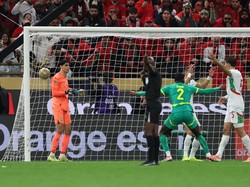 Laga berjalan ketat dan penuh drama. Di masa injury time, Senegal sempat bikin gol lewat Abdoulaye Seck, yang dianulir wasit. (Foto: Amr Abdallah Dalsh/REUTERS)