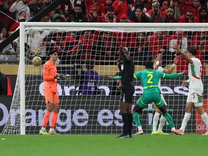 Soccer Football - CAF Africa Cup of Nations - Morocco 2025 - Final - Senegal v Morocco - Prince Moulay Abdellah Stadium, Rabat, Morocco - January 18, 2026 Morocco's Yassine Bounou reacts after Senegal's Abdoulaye Seck scored a goal that was later disallowed REUTERS/Amr Abdallah Dalsh