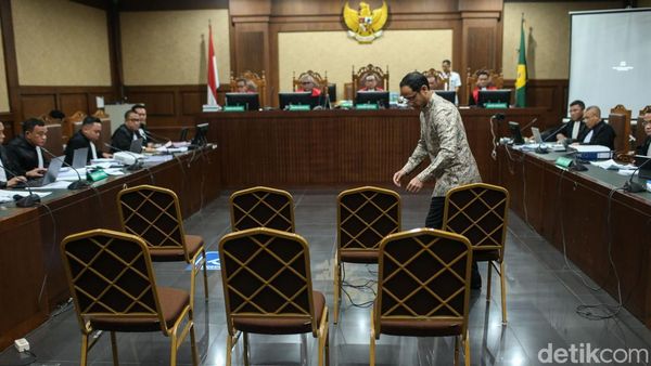 Sidang Korupsi Chromebook Rp 2,1 Triliun Berlanjut, Nadiem Tetap Hadir Meski Sakit