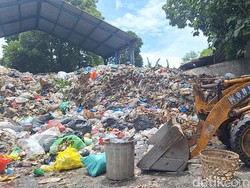 TPS Lawata Ditutup Sementara, Warga Mataram Bingung Buang Sampah