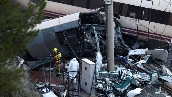Kereta Cepat Tabrakan di Cordoba, 39 Meninggal dan Ratusan Luka-Luka