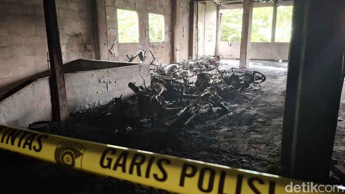 Kebakaran Menyelimatkan 19 Motor di Penitipan di Bogor
