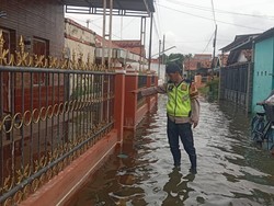 Bocah Pekalongan Kesetrum Saat Bermain di Genangan Banjir